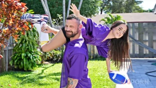 ExxxtraSmallFreyas Halftime Blow